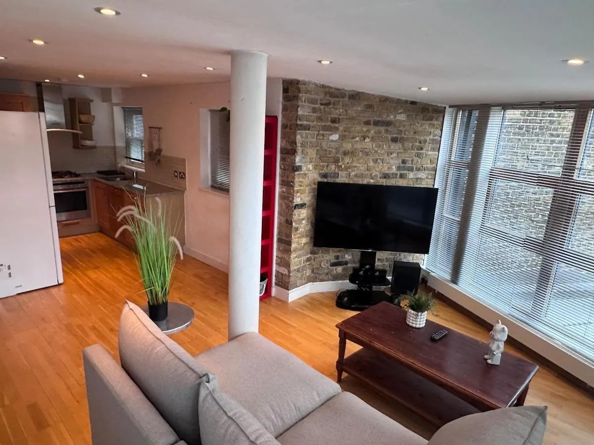 Super Cute Shoreditch Loft London Apartment